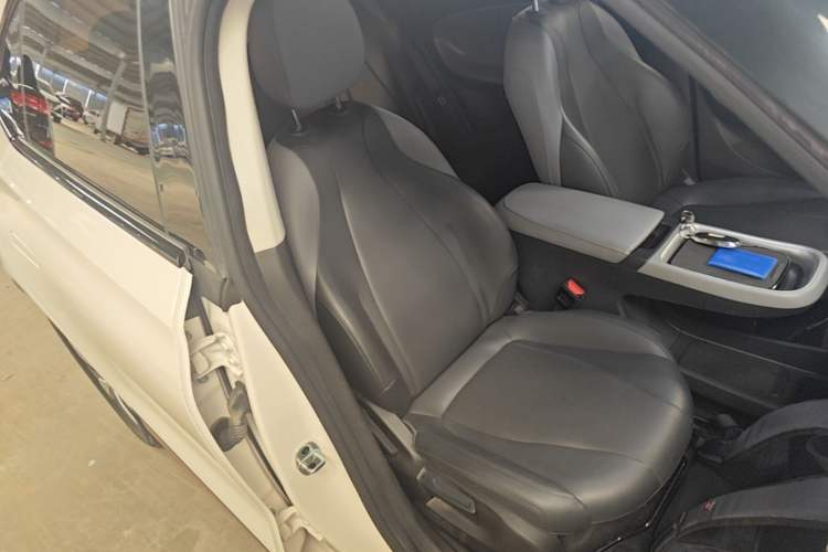 Used Dongfeng NAMMI 01 2024 New Edition 330 Air Right Front Seat