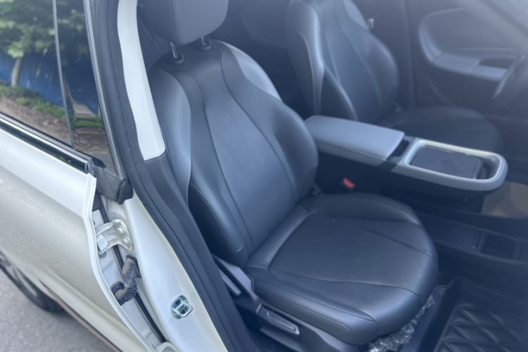 Used Dongfeng NAMMI 01 2024 New Edition 330 Air Right Front Seat