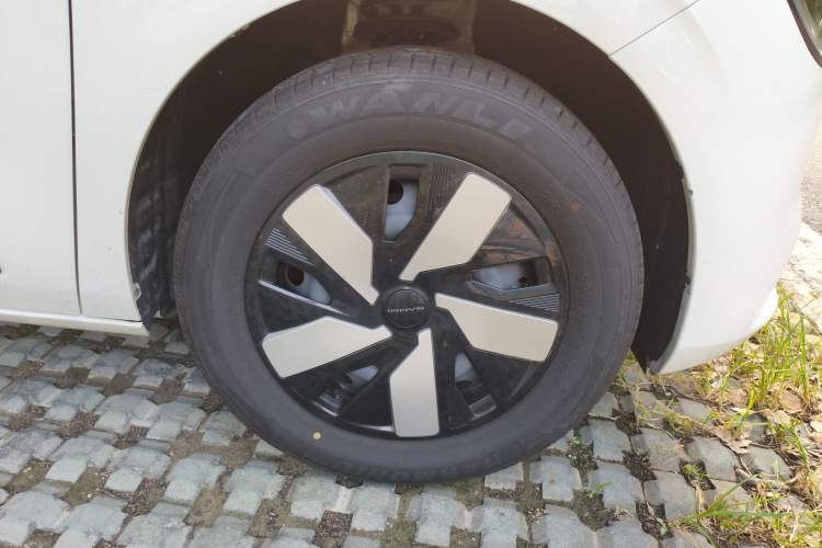 Used Dongfeng NAMMI 01 2024 New Edition 330 Air Right Front Wheel Hub