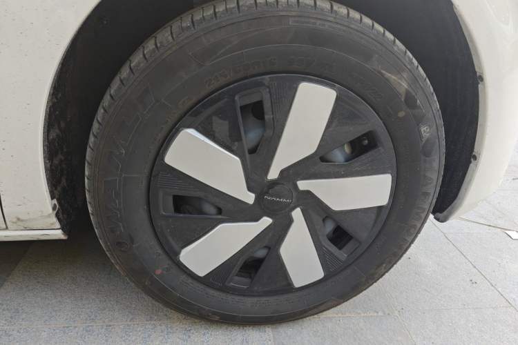 Used Dongfeng NAMMI 01 2024 New Edition 330 Air Right Front Wheel Hub
