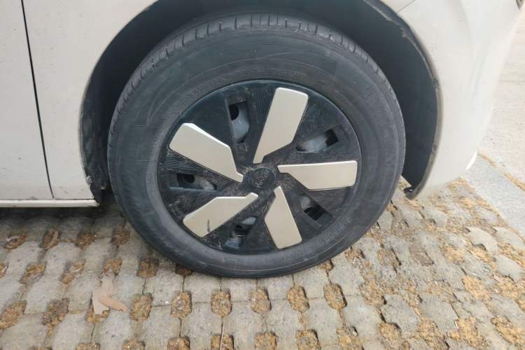 Used Dongfeng NAMMI 01 2024 New Edition 330 Air Right Front Wheel Hub