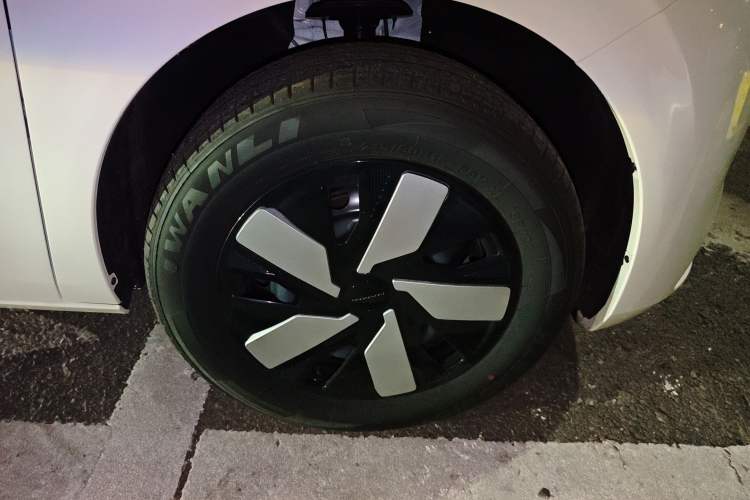 Used Dongfeng NAMMI 01 2024 New Edition 330 Air Right Front Wheel Hub