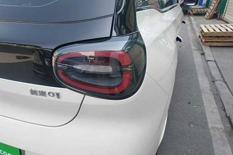 Used Dongfeng NAMMI 01 2024 New Edition 330 Air Right Rear Taillight