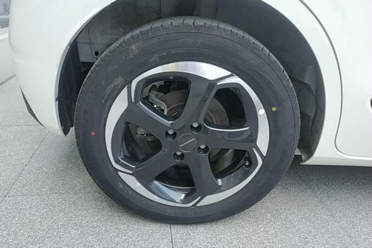 Used Dongfeng NAMMI 01 2024 New Edition 430 Plus Smart+ Right Rear Wheel Hub