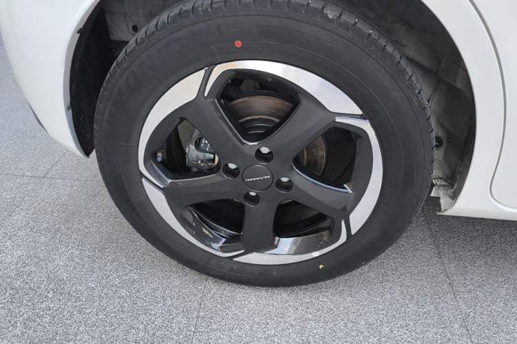 Used Dongfeng NAMMI 01 2024 New Edition 430 Plus Smart+ Right Rear Wheel Hub