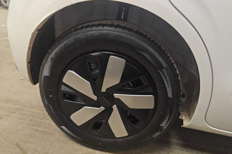 Used Dongfeng NAMMI 01 2024 New Edition 330 Air Right Rear Wheel Hub