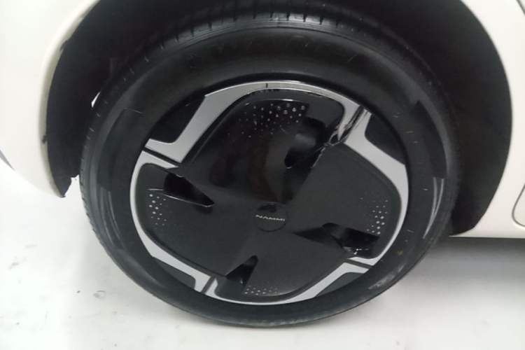 Used Dongfeng NAMMI 01 2024 New Edition 330 Plus Smart+ Right Rear Wheel Hub