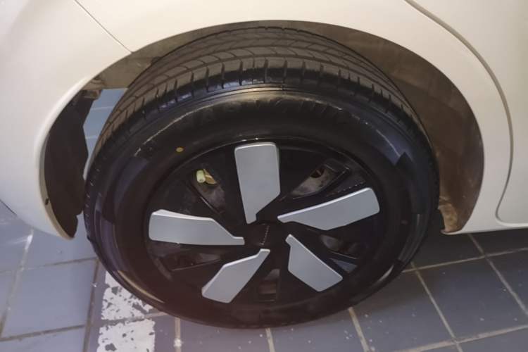 Used Dongfeng NAMMI 01 2024 New Edition 330 Air Right Rear Wheel Hub