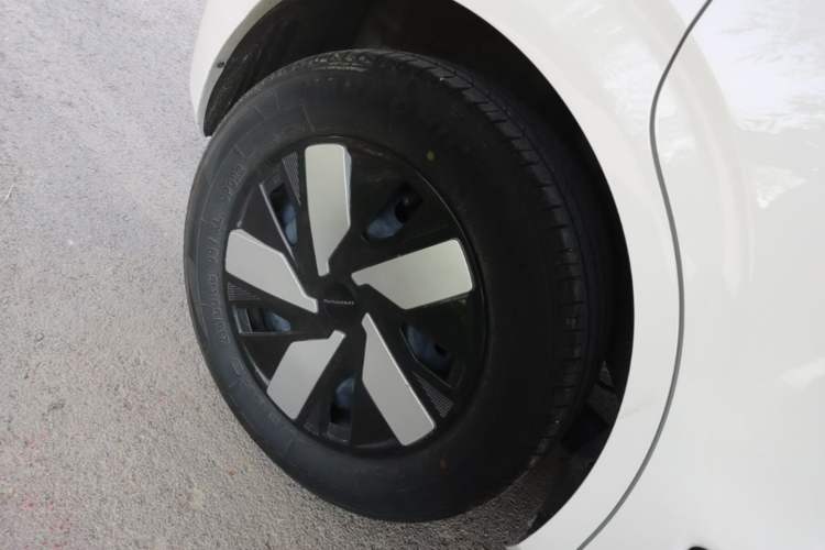 Used Dongfeng NAMMI 01 2024 New Edition 330 Air Right Rear Wheel Hub