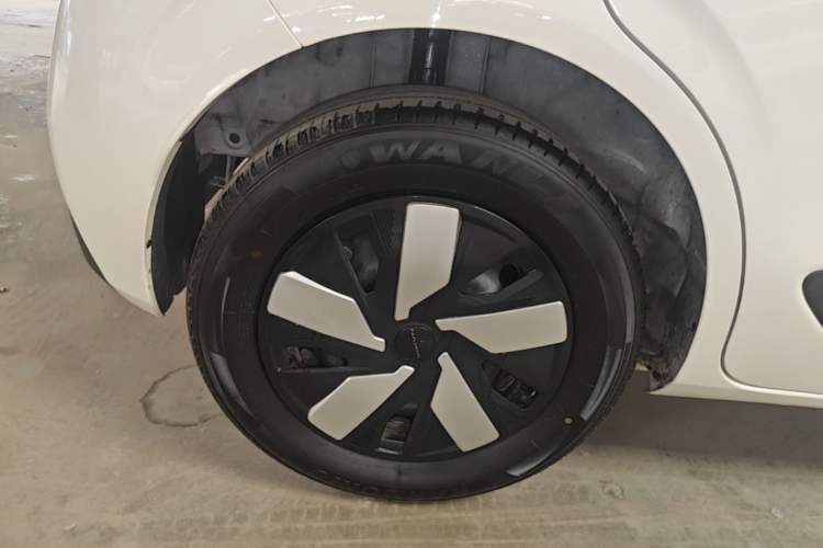 Used Dongfeng NAMMI 01 2024 New Edition 330 Air Right Rear Wheel Hub