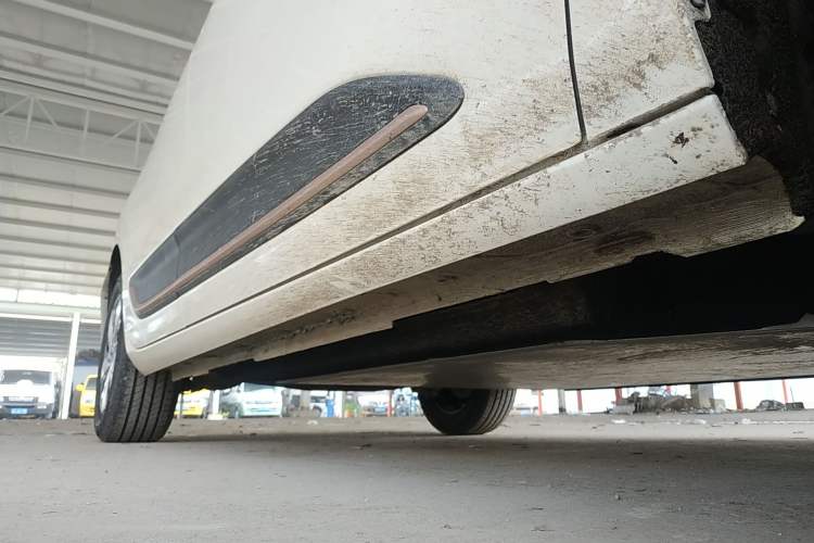 Used Dongfeng NAMMI 01 2024 New Edition 330 Air Right Side Sill