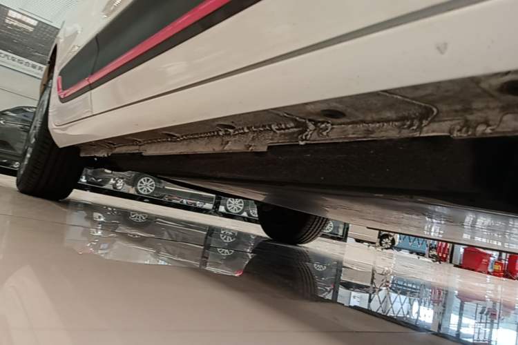 Used Dongfeng NAMMI 01 2024 New Edition 330 Plus Smart+ Right Side Sill