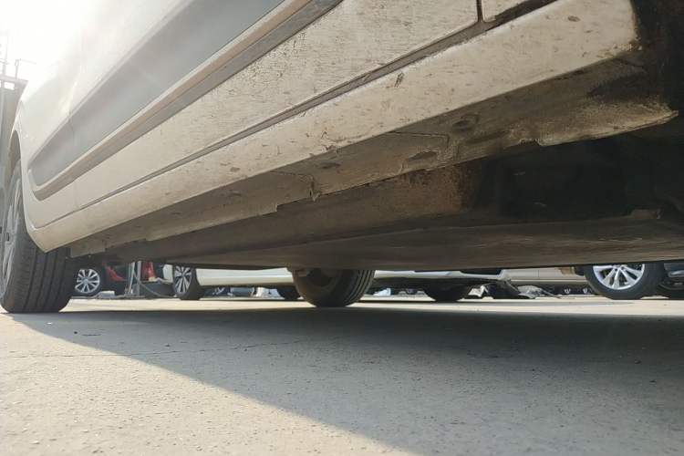 Used Dongfeng NAMMI 01 2024 New Edition 330 Air Right Side Sill