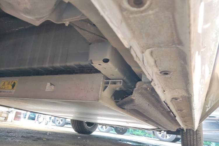 Used Dongfeng NAMMI 01 2024 New Edition 330 Air Right Side Sill