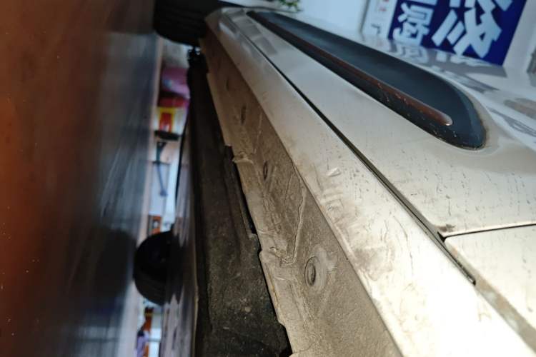 Used Dongfeng NAMMI 01 2024 New Edition 330 Air Right Side Sill