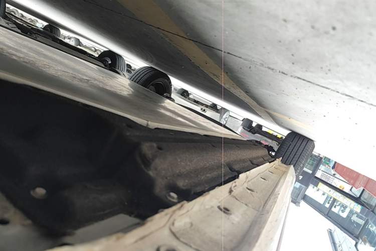 Used Dongfeng NAMMI 01 2024 New Edition 330 Air Right Side Sill