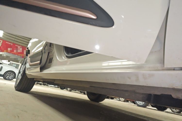 Used Dongfeng NAMMI 01 2024 New Edition 330 Air Right Side Sill