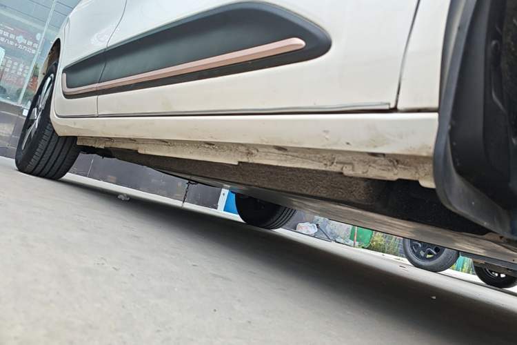 Used Dongfeng NAMMI 01 2024 New Edition 330 Air Right Side Sill