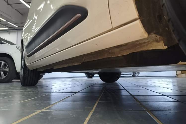 Used Dongfeng NAMMI 01 2024 New Edition 330 Air Right Side Sill