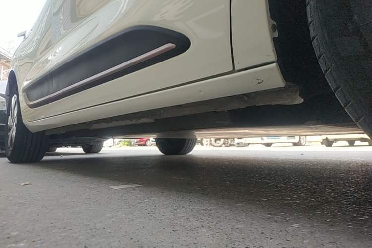 Used Dongfeng NAMMI 01 2024 New Edition 330 Air Right Side Sill