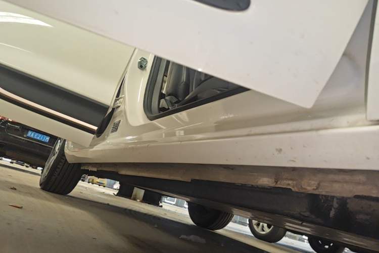 Used Dongfeng NAMMI 01 2024 New Edition 330 Air Right Side Sill