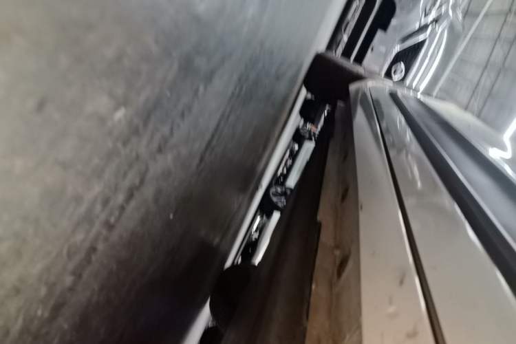 Used Dongfeng NAMMI 01 2024 New Edition 330 Air Right Side Sill