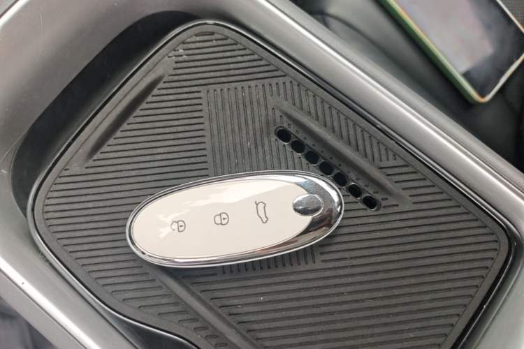 Used Dongfeng NAMMI 01 2024 New Edition 330 Plus Smart+ Vehicle Key