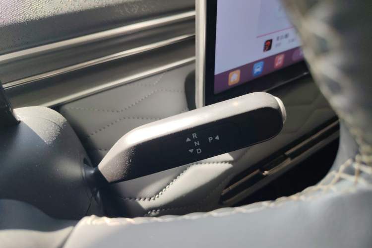 Used Dongfeng NAMMI 01 2024 430 Plus Smart+ Gear Lever