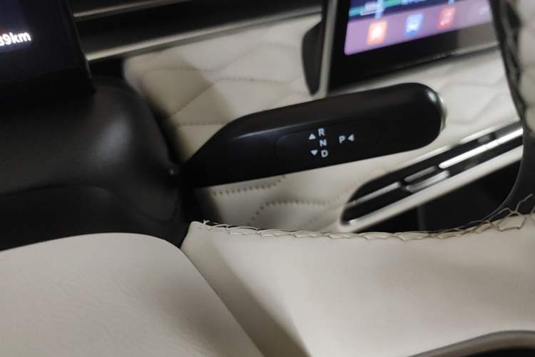 Used Dongfeng NAMMI 01 2024 430 Max Smart+ Gear Lever
