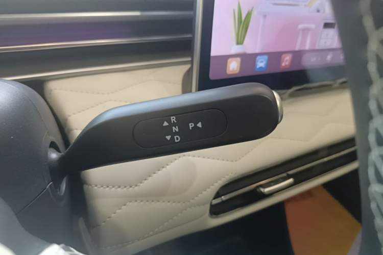 Used Dongfeng NAMMI 01 2024 430 Max Gear Lever