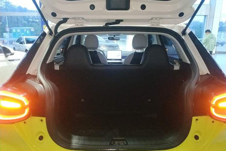 Used Dongfeng NAMMI 01 2024 430 Plus Smart+ Trunk