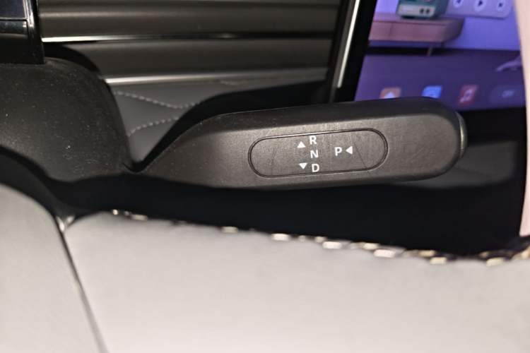 Used Dongfeng NAMMI 01 2025 Model 330 Driver Training Edition Gear Lever