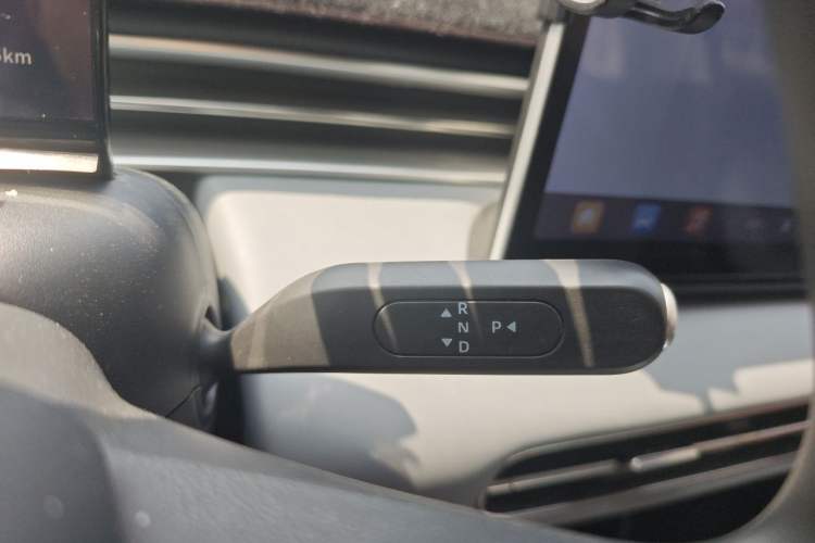 Used Dongfeng NAMMI 01 2025 330KM Youth Edition Gear Lever