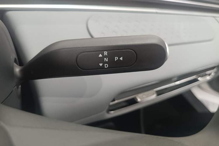 Used Dongfeng NAMMI 01 2025 330KM Youth Edition Gear Lever