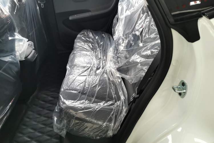 Used Dongfeng NAMMI 01 2025 330KM Youth Edition Interior 4
