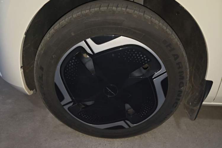 Used Dongfeng NAMMI 01 2025 Model 330 Driver Training Edition Left Front Wheel Hub