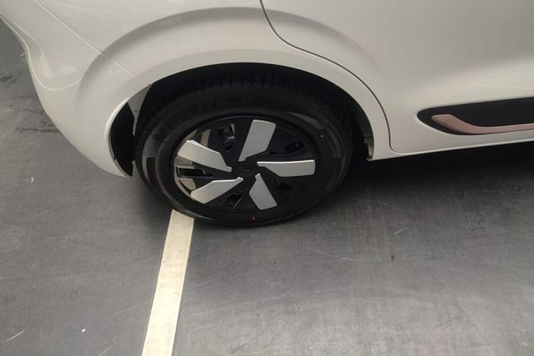 Used Dongfeng NAMMI 01 2025 330KM Youth Edition Right Rear Wheel Hub