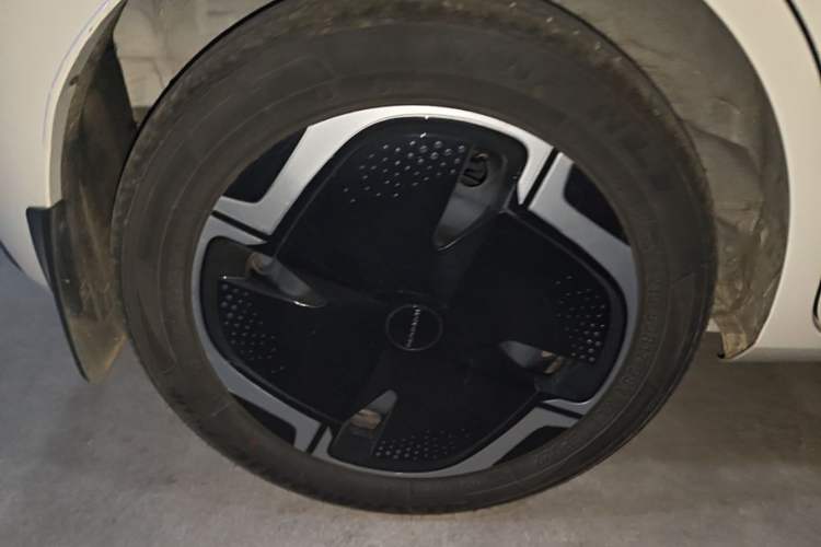 Used Dongfeng NAMMI 01 2025 Model 330 Driver Training Edition Right Rear Wheel Hub