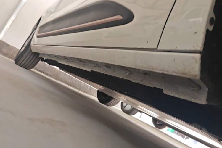 Used Dongfeng NAMMI 01 2025 330KM Youth Edition Right Side Sill