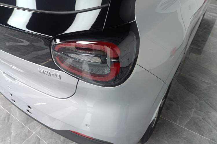 Used Dongfeng NAMMI 01 2026 Model Originality Edition 330Air Right Rear Taillight