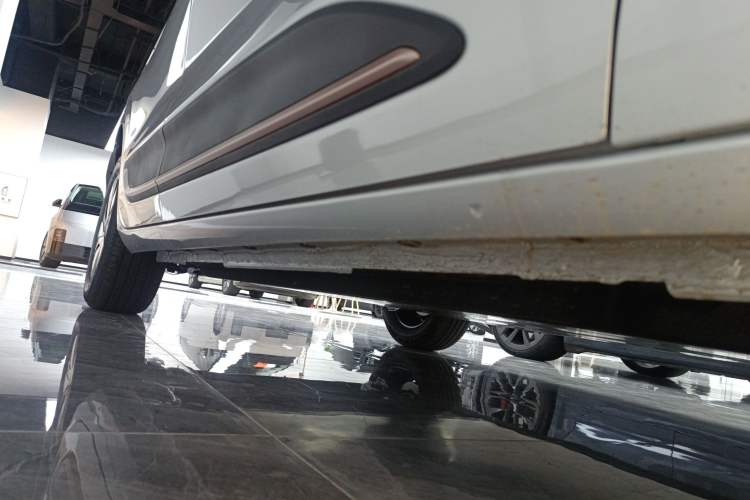 Used Dongfeng NAMMI 01 2026 Model Originality Edition 330Air Right Side Sill