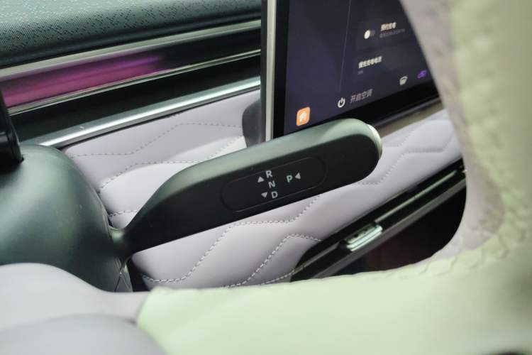 Used Dongfeng NAMMI 01 2026 Model, Beloved Edition 330 Ultra Gear Lever