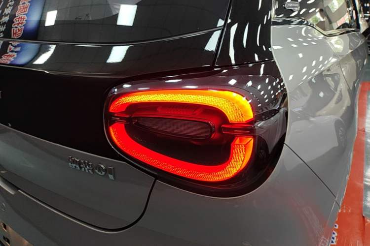 Used Dongfeng NAMMI 01 2026 Model Originality Edition 330Air Right Rear Taillight