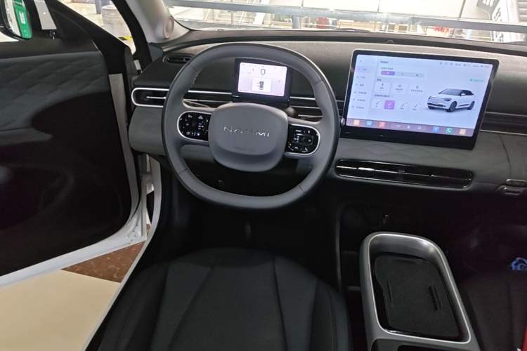 Used Dongfeng NAMMI 01 2026 Model Originality Edition 330Plus Audio And AC Panel