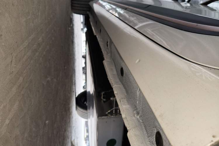 Used Dongfeng NAMMI 01 2026 Model Originality Edition 330Air Chassis Rear Left