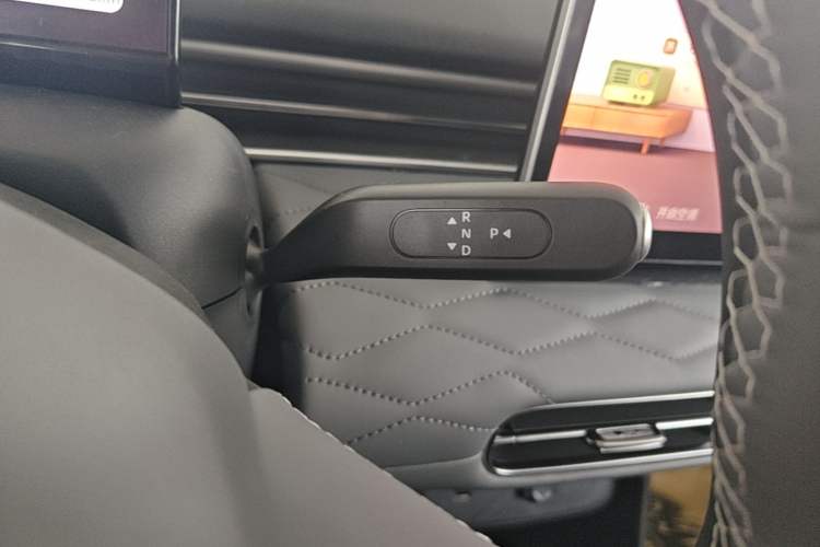 Used Dongfeng NAMMI 01 2026 Model, Beloved Edition 330 Ultra Gear Lever