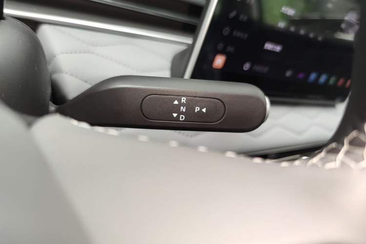 Used Dongfeng NAMMI 01 2026 Model, Beloved Edition 330 Ultra Gear Lever