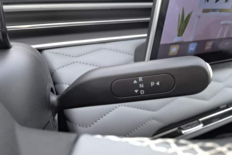 Used Dongfeng NAMMI 01 2026 Model Originality Edition 330Plus Gear Lever