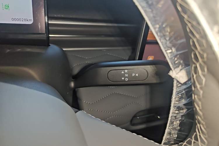 Used Dongfeng NAMMI 01 2026 Model, Beloved Edition 330 Ultra Gear Lever
