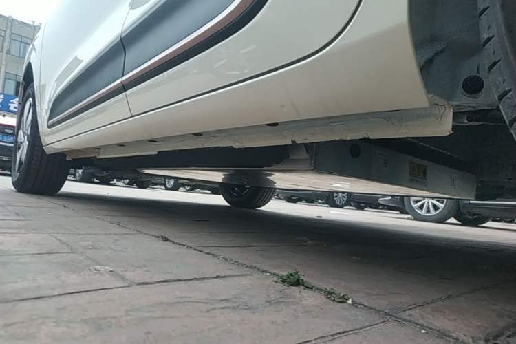 Used Dongfeng NAMMI 01 2026 Model Originality Edition 330Air Left Side Sill